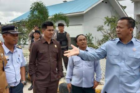 Ketua dan Anggota DPRD Natuna Dampingi Menteri KP RI, Sambangi Kota Apung Sedanau Ketua dan Anggota DPRD Natuna Dampingi Menteri KP RI, Sambangi Kota Apung Sedanau
