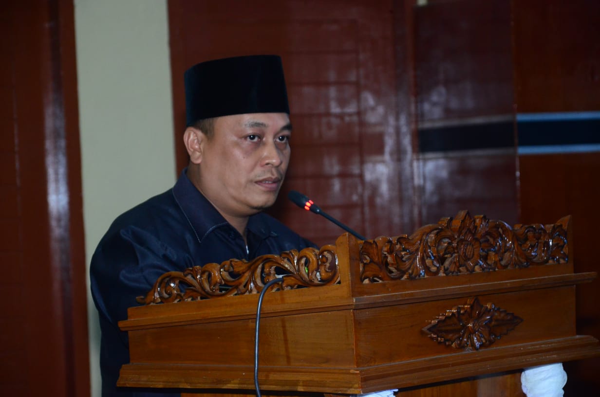 M.Nizar Sampaikan 3 Ranperda Pada Paripurna DPRD Lingga M.Nizar Sampaikan 3 Ranperda Pada Paripurna DPRD Lingga