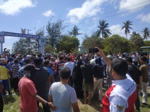 Aksi Protes Ratusan Massa, Tolak WNI Wuhan Datang Ke Natuna Aksi Protes Ratusan Massa, Tolak WNI Wuhan Datang Ke Natuna