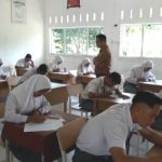 Kepala Sekolah Tinjau Pelaksanaan US Berbasis Android di SMAN 1 Bintan Pesisir