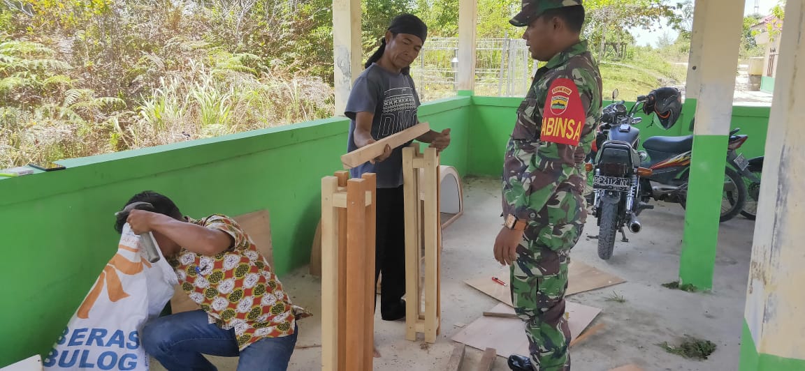 Kopda Edi Bantu Warga, Buat Stand MTQ Kecamatan Bunguran Tengah