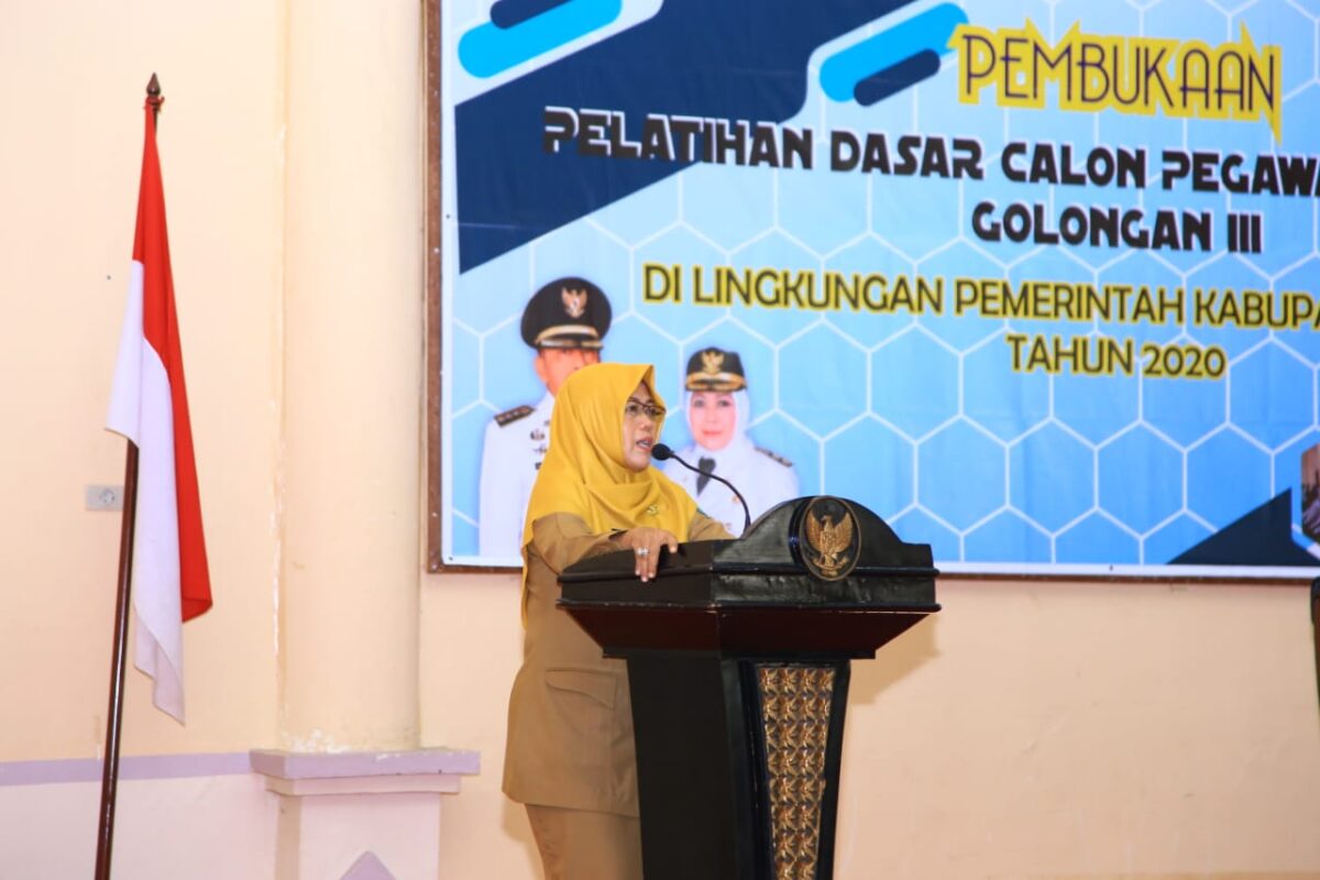Buka Pelatihan Dasar CPNS, Wabup Ngesti : PNS di Tuntut Melayani, Bukan di Layani Buka Pelatihan Dasar CPNS, Wabup Ngesti : PNS di Tuntut Melayani, Bukan di Layani
