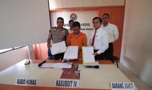 Tidak Miliki Izin, Ditreskrimsus Polda Kepri Amankan 20 Orang Penambang Pasir Ilegal Tidak Miliki Izin, Ditreskrimsus Polda Kepri Amankan 20 Orang Penambang Pasir Ilegal