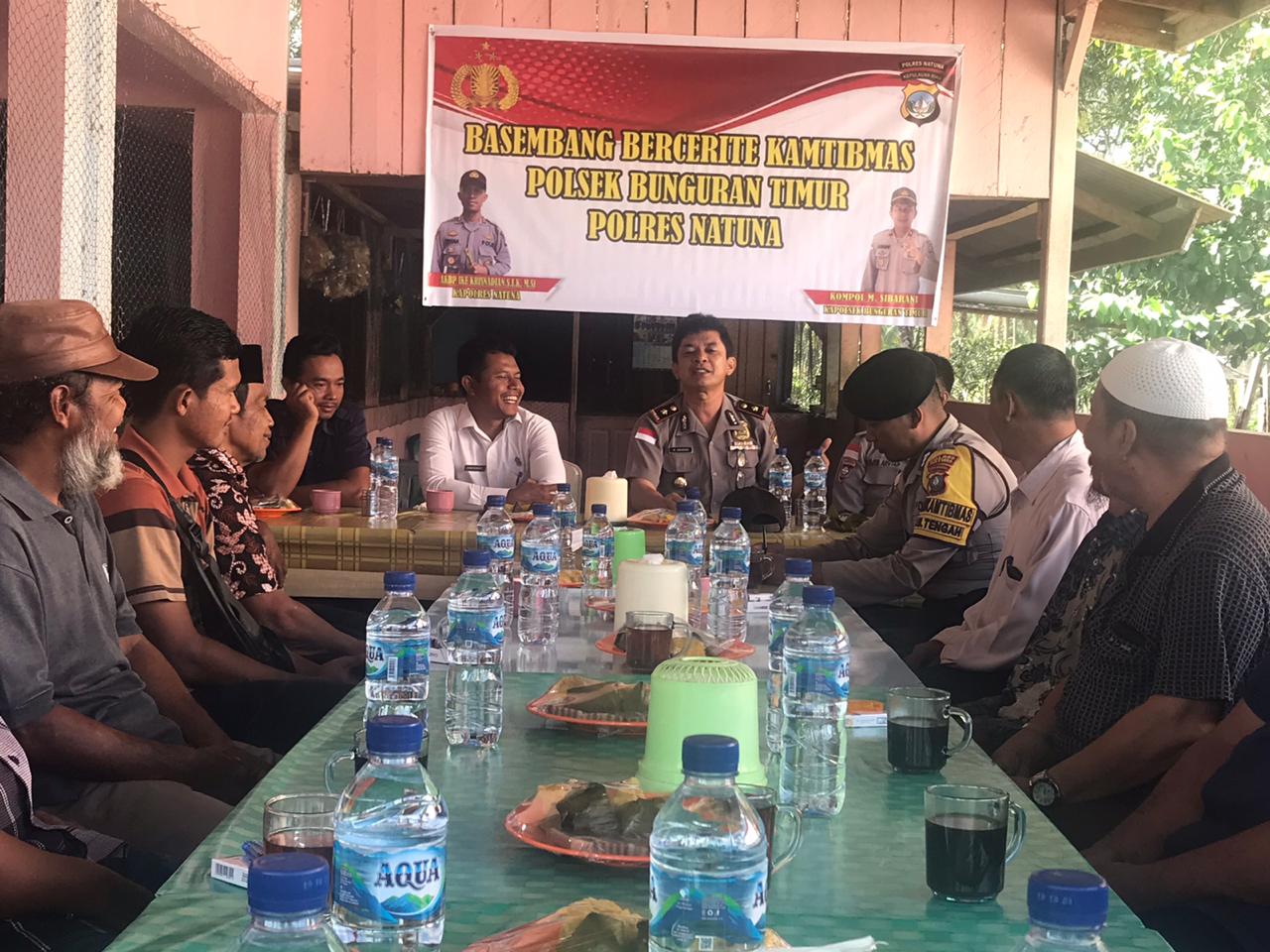 Gelar Basembang Bercerita, Kapolsek Bunguran Timur Sampaikan Sejumlah Himbauan Gelar Basembang Bercerita, Kapolsek Bunguran Timur Sampaikan Sejumlah Himbauan