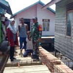Bersama Pendamping Desa, Serda Yusrial Pantau Langsung Pembangunan Proyek Desa Air Ringau Bersama Pendamping Desa, Serda Yusrial Pantau Langsung Pembangunan Proyek Desa Air Ringau