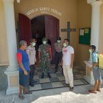 Bersama Kelurahan dan Koramil, Polsek Bungutim Semprotkan Cairan Desinfektan di Rumah Ibadah