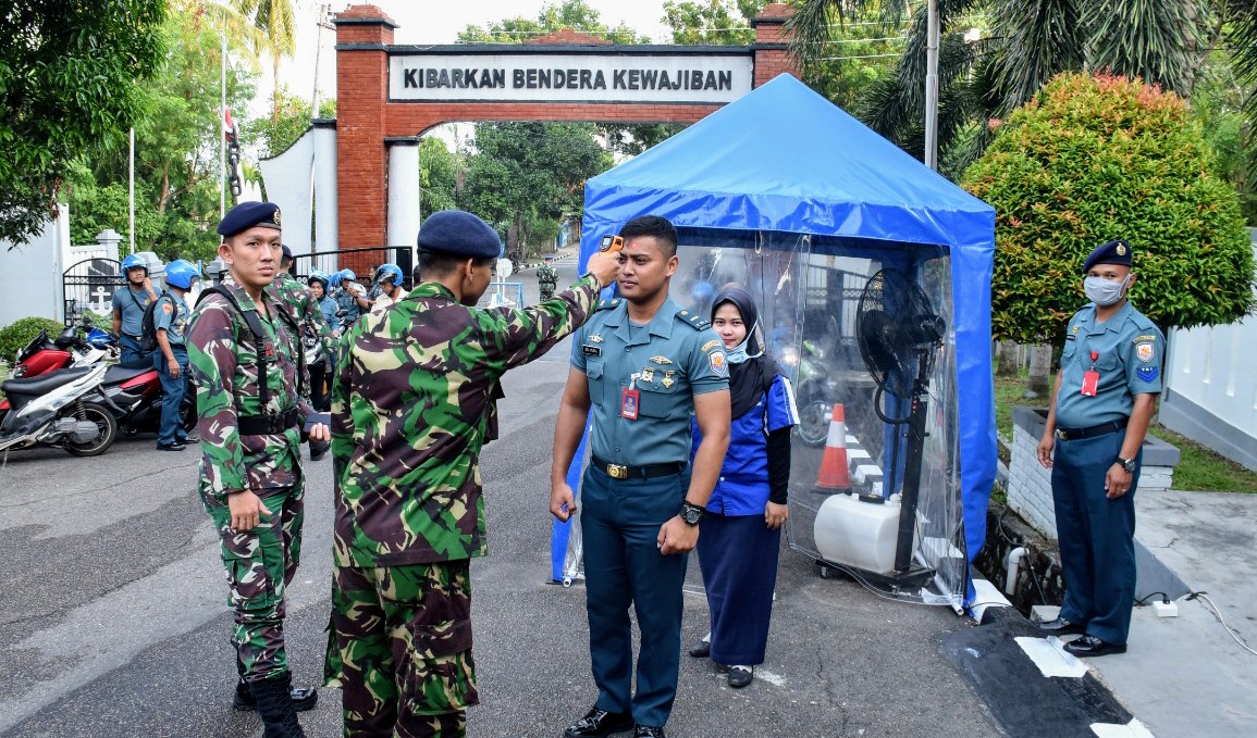Cegah Covid-19 Lantamal IV Gelar Penyemprotan Desinfektan, Pengukuran Suhu Tubuh Dan Cuci Tangan Dengan Sabun