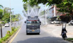 Bersatu Melawan Covid-19, Semprot Cairan Disinfektan Secara Masif di Wilayah Kota Tanjungpinang