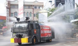 Polda Kepri dan Polres/ta Lakukan Penyemprotan Desinfektan Secara Serentak