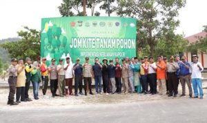 Polres Lingga Bersama Forkopimda Kabupaten Lingga Tanam Ratusan Pohon Polres Lingga Bersama Forkopimda Kabupaten Lingga Tanam Ratusan Pohon