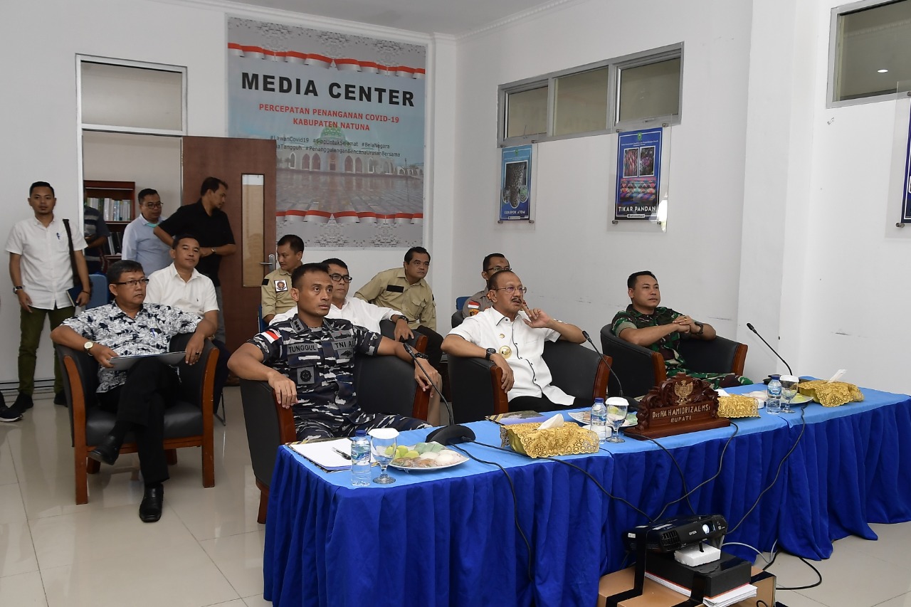 Hamid Rizal, Laporkan Penanganan Covid-19 di Natuna kepada Gubernur melalui Video Conference Hamid Rizal, Laporkan Penanganan Covid-19 di Natuna kepada Gubernur melalui Video Conference