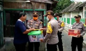 Kurangi Beban Ekonomi Warga Dampak Pandemi Covid-19, Polres Tanjungpinang Kembali Bagikan Sembako