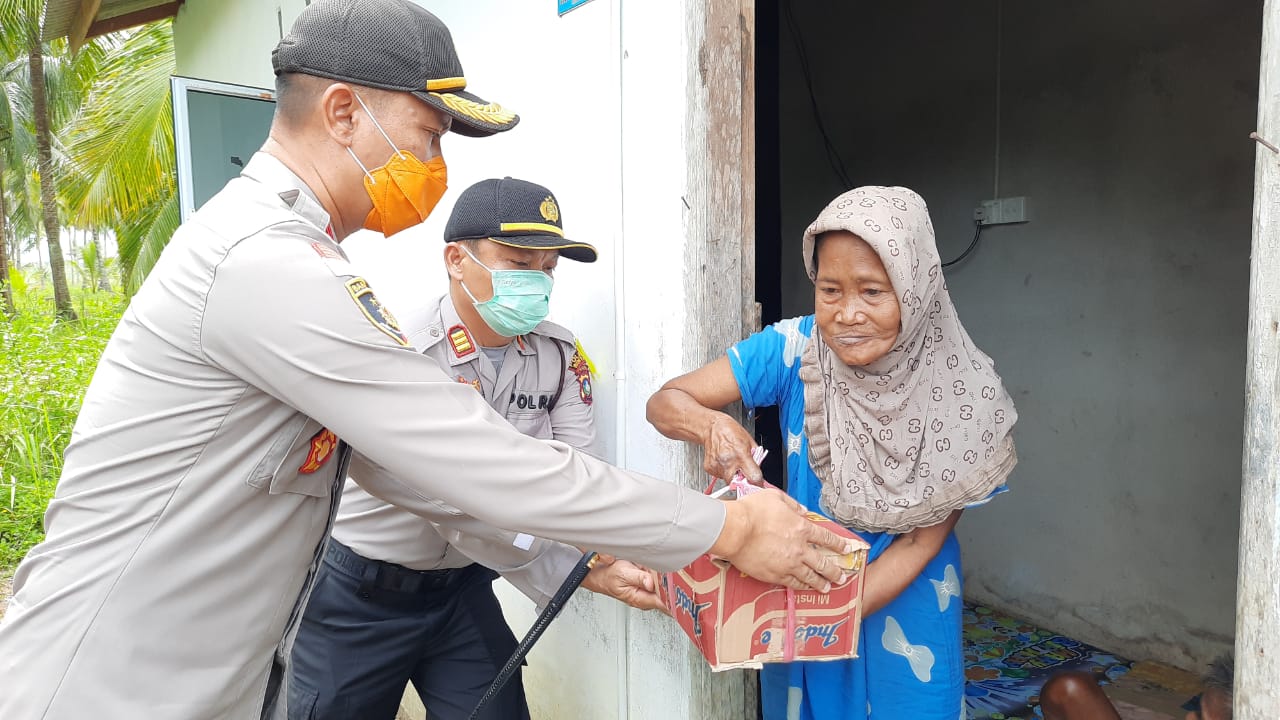 Polres Bintan Silaturrahmi dan Memberikan Tali Asih Kepada Masyarakat Polres Bintan Silaturrahmi dan Memberikan Tali Asih Kepada Masyarakat