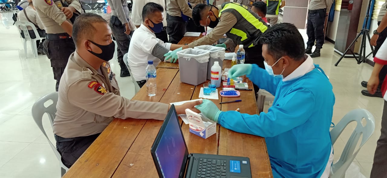 Polda Kepri Gelar Bakti Sosial Donor Darah Polda Kepri Gelar Bakti Sosial Donor Darah
