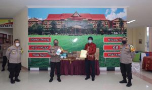 RS. Bhayangkara Polda Kepri Dapat Bantuan APD Dari Kementerian Dalam Negeri Singapura RS. Bhayangkara Polda Kepri Dapat Bantuan APD Dari Kementerian Dalam Negeri Singapura