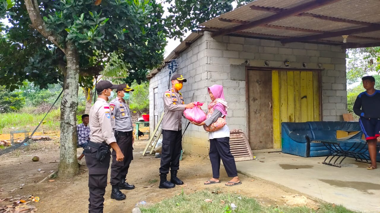 Kapolres Bintan Pimpin Langsung Pemberian Tali Asih Berupa Sembako ke Masyarakat