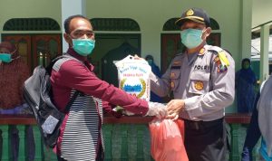 Kapolsek Gunung Kijang Bersama Alumni SDN 09 Tanjungpinang Bagikan Sembako Kemasyarakat Kapolsek Gunung Kijang Bersama Alumni SDN 09 Tanjungpinang Bagikan Sembako Kemasyarakat