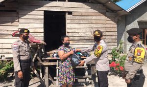 Di Tengah Wabah Covid-19, Kapolsek Bunguran Timur Kembali Bagikan Sembako