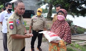 Pemkab Muba Turunkan 1 Ton Bantuan Beras ke Kecamatan Lawang Wetan