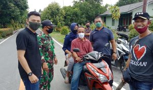 Serda Yusrial Bersama Camat Serasan, Kembali Bagikan Masker Gratis Kepada Masyarakat