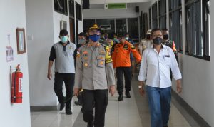 Bersama Tim Gugus Tugas Covid-19, Kapolres Natuna Tinjau Sejumlah Tempat Penanggulangan Corona