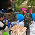 Peduli Dampak Covid-19 Yonmarhanlan IV Bagikan Sembako Kepada Masyarakat Kurang Mampu