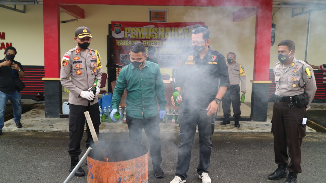 Jelang Ramadhan, Polres Bintan Musnahkan Barang Bukti Ganja dan Minuman Keras Jelang Ramadhan, Polres Bintan Musnahkan Barang Bukti Ganja dan Minuman Keras