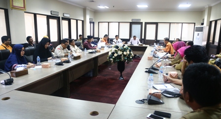 Hearing Komisi IV Dengan Diknas Dan Pihak Terkait Membahas Masalah Persoalan Anak SMK Negeri 1 Anambas Yang Dikeluarkan