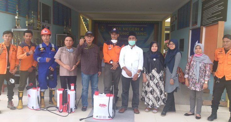 Kadisdik bersama SMAN 4 Tanjungpinang Sterilisasi Sekolah