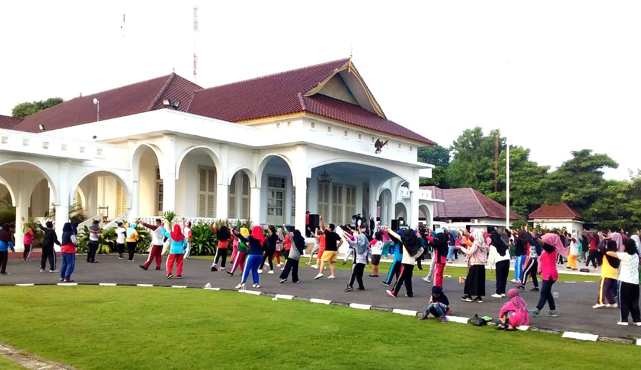 Senam Sehat Dispora Kepri Bersama Masyarakat Senam Sehat Dispora Kepri Bersama Masyarakat