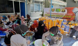 Jajaran Polres Muba Distribusikan Nasi Kotak Buat Warga jelang Buka Puasa dan Sahur Setiap Hari Jajaran Polres Muba Distribusikan Nasi Kotak Buat Warga jelang Buka Puasa dan Sahur Setiap Hari