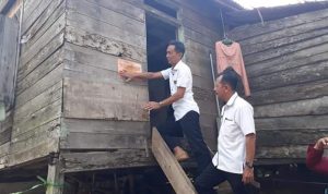 Rumah Penerima BLT Dana Desa Di Muba Dipasang Sticker Rumah Penerima BLT Dana Desa Di Muba Dipasang Sticker