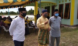 Nizar Hadiri Penyaluran BLT-DD di Desa Kualaraya