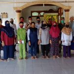 Dampingi Camat Serasan Timur, Peltu Alex Bagikan Bansos Kepada Anak Yatim dan Janda