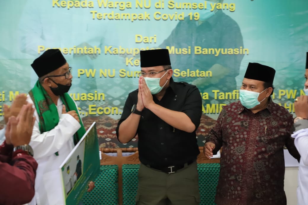 Bareng Kyai, Pembina Kepengurusan (LAZISNU) Sumsel Ini Berbagi 5 Ton Beras Untuk Warga NU