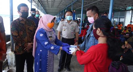 72 Warga Sambas dan Mempawah Dipulangkan