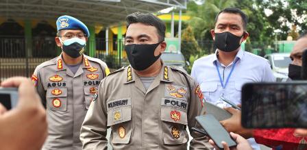 Oknum Anggota Polri Pelaku Penggelapan Kendaraan Berhasil di Amankan Tim Gabungan Polda Kepri Oknum Anggota Polri Pelaku Penggelapan Kendaraan Berhasil di Amankan Tim Gabungan Polda Kepri