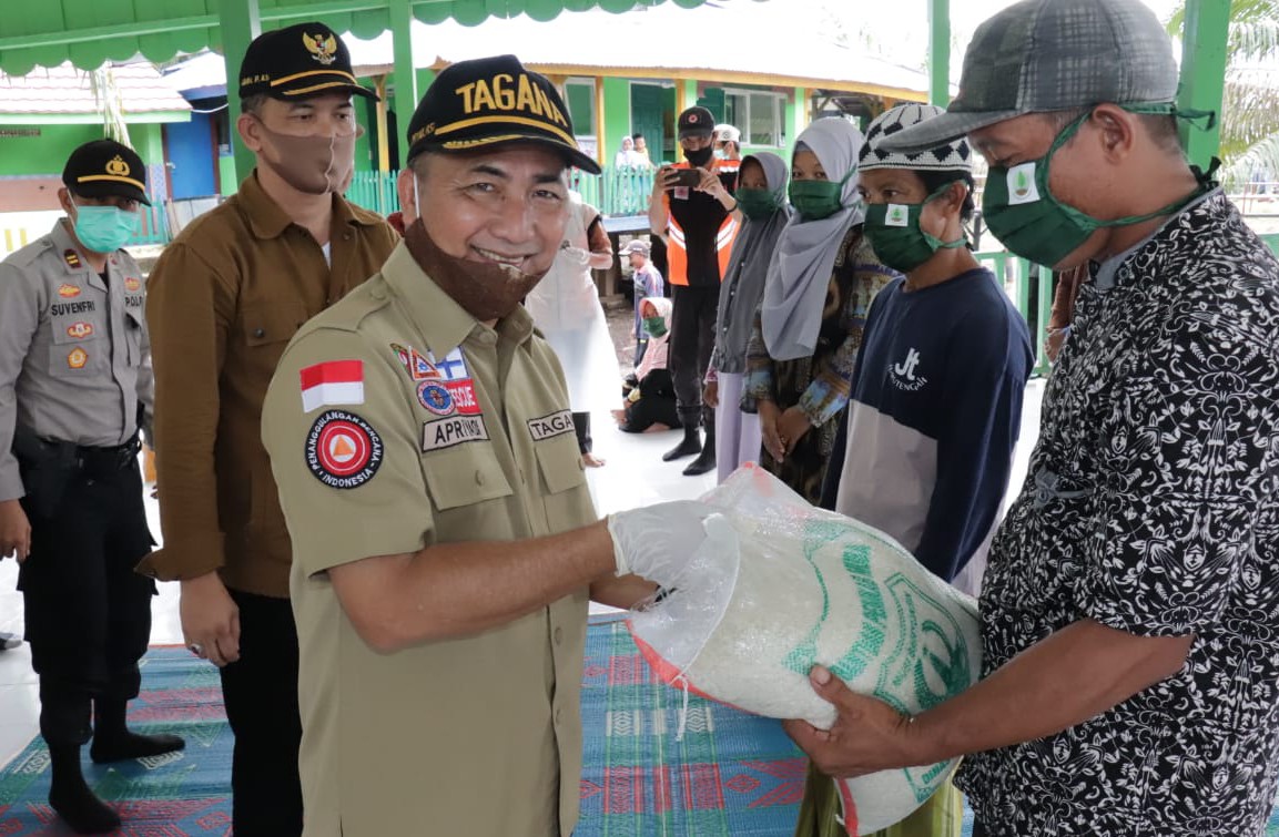 Meski Sedang Pandemi Covid-19, Pemkab Muba Tetap Salurkan Bantuan Bencana Lainnya Meski Sedang Pandemi Covid-19, Pemkab Muba Tetap Salurkan Bantuan Bencana Lainnya