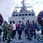 KRI Wiratno-379, Salurkan Paket Sembako Ke Masyarakat Midai