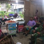 Babinsa Sertu Parsimin, Himbau Pelaku Usaha Tetap Gunakan Masker