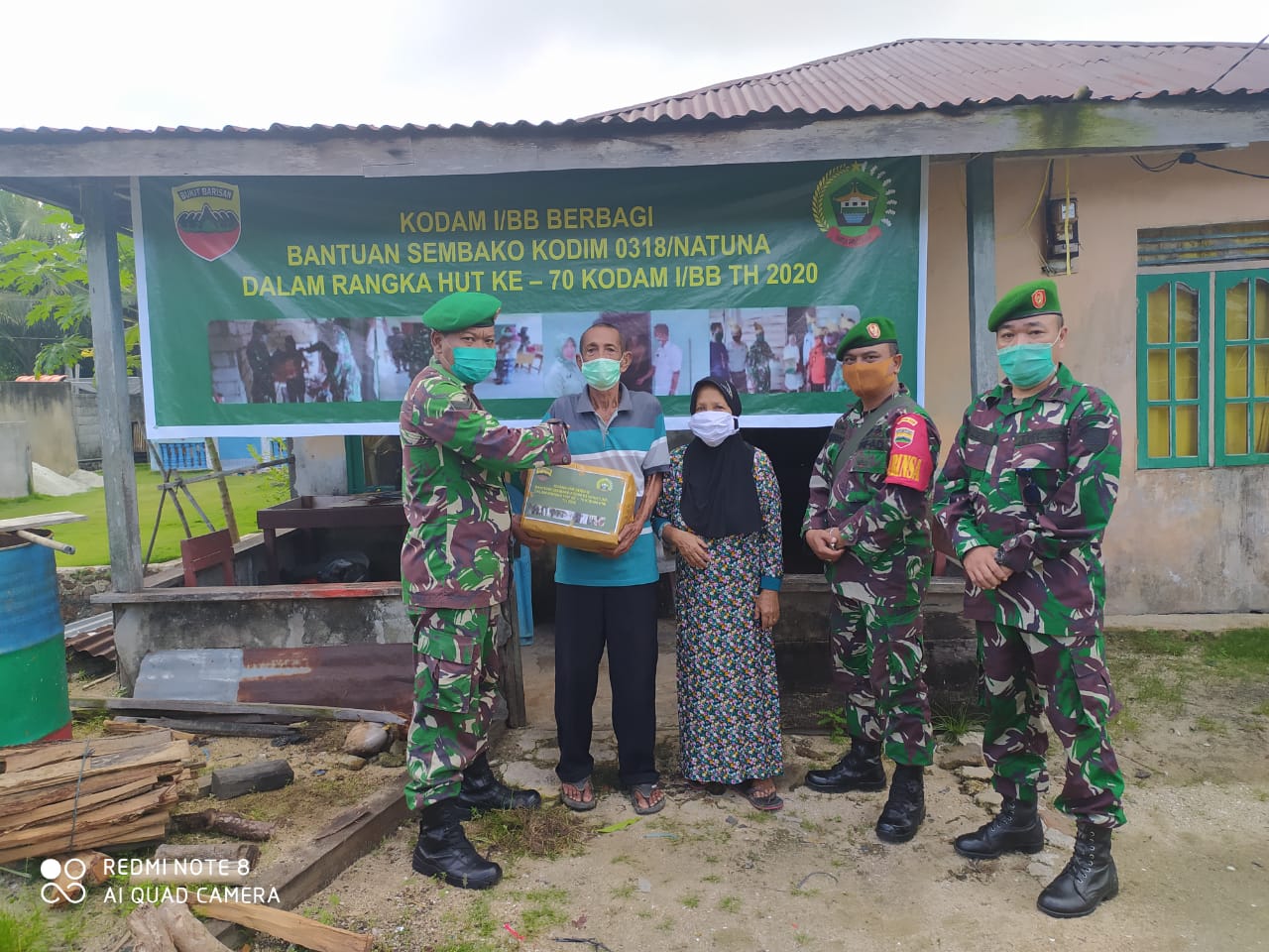 Masih Dalam Rangka HUT Kodam Ke-70, Koramil 06/Serasan Serahkan Sembako Kepada Lansia