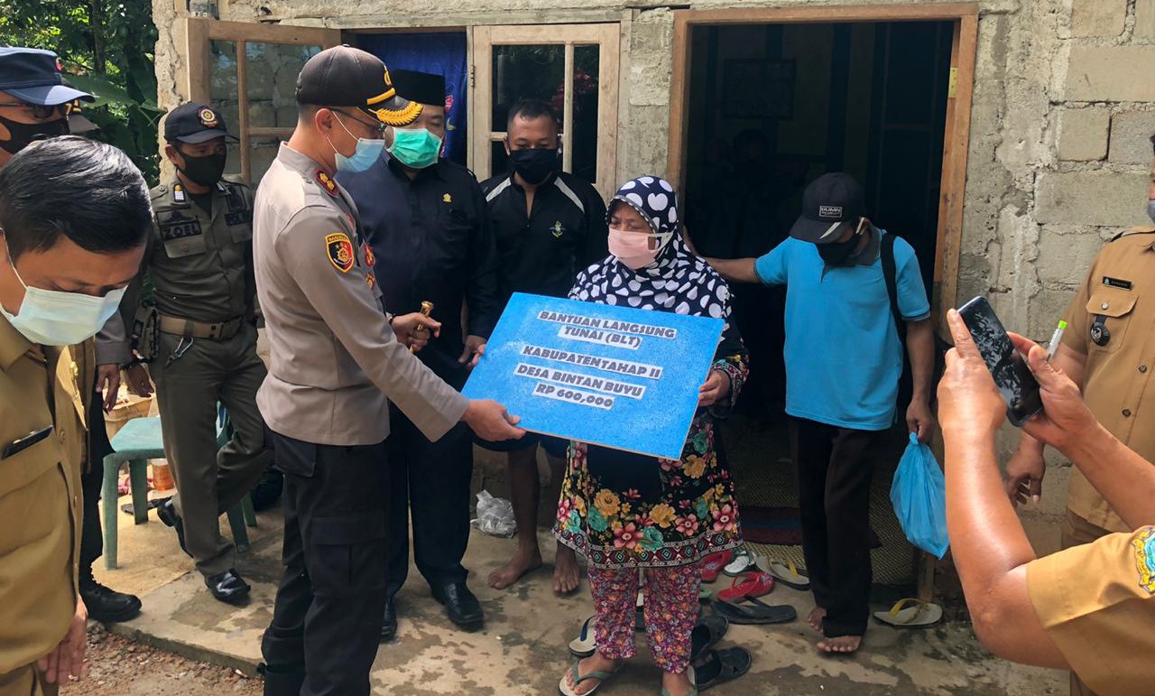 Penyerahan Secara Simbolis Bantuan Langsung Tunai PKH Tahap II di Kabupaten Bintan