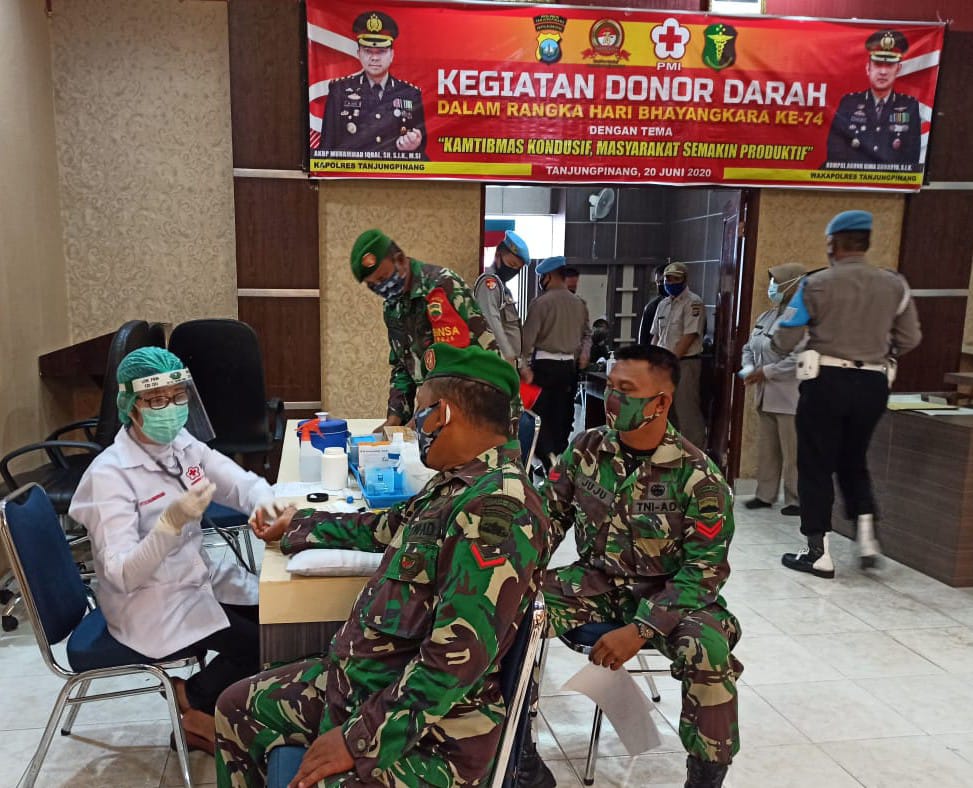 Polres Tanjungpinang Gelar Donor Darah Peringati Hari Bhayangkara ke-74, TNI dan Brimob Antusias Berpartisipasi