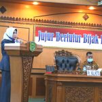 Plt. Walikota Tanjungpinang Sampaikan Ranperda Pertanggungjawaban APBD 2019 Plt. Walikota Tanjungpinang Sampaikan Ranperda Pertanggungjawaban APBD 2019
