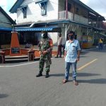 Bersama Polsek dan Posal, Koramil 06/Serasan Lakukan Razia Masker Bagi Masyarakat Bersama Polsek dan Posal, Koramil 06/Serasan Lakukan Razia Masker Bagi Masyarakat