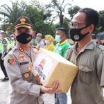 Polres Karimun Lakukan Bakti Sosial Pemberian Sembako Dalam Rangka Hari Bhayangkara ke-74