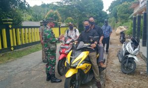 Bersama Tim Relawan Covid-19 dan Satpol PP, Serda Yusrial Kembali Galakkan Hidup Bersih dan Sehat