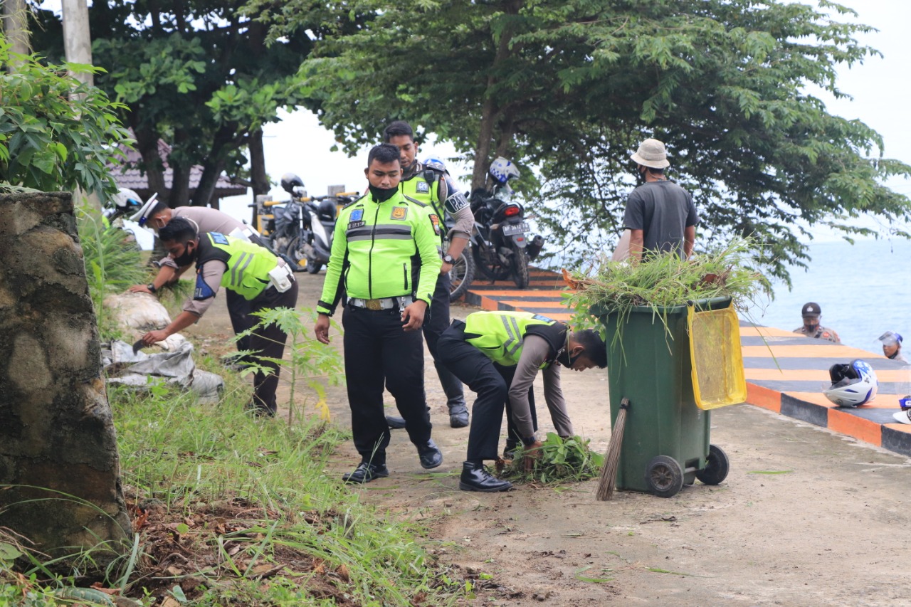 Polres Kep. Anambas Melaksanakan Bakti Sosial di Desa Tiangau
