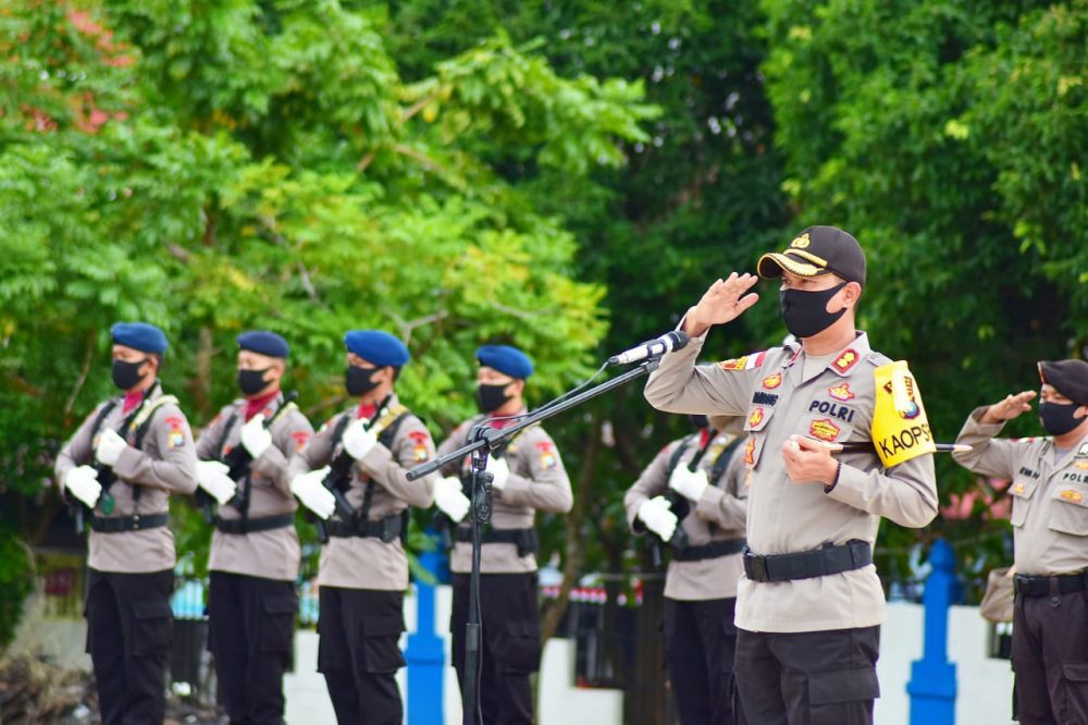 Dalam Rangka Hari Bhayangkara ke-74, Polres Bintan Gelar Upacara Ziarah ke Taman Makam Pahlawan