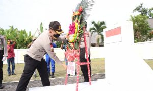 Polres Karimun Upacara Ziarah Taman Makam Pahlawan Dalam Rangka Hari Bhayangkara ke-74 Polres Karimun Upacara Ziarah Taman Makam Pahlawan Dalam Rangka Hari Bhayangkara ke-74